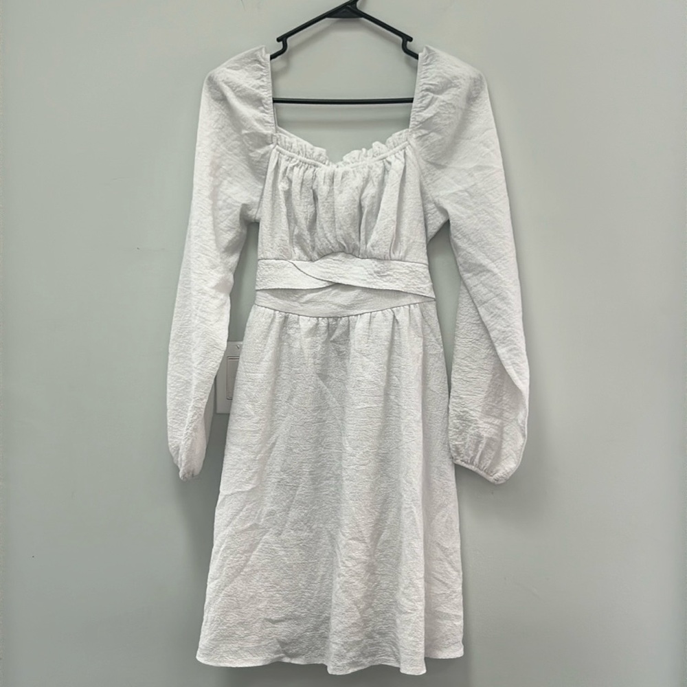 Nice white dress with a tie